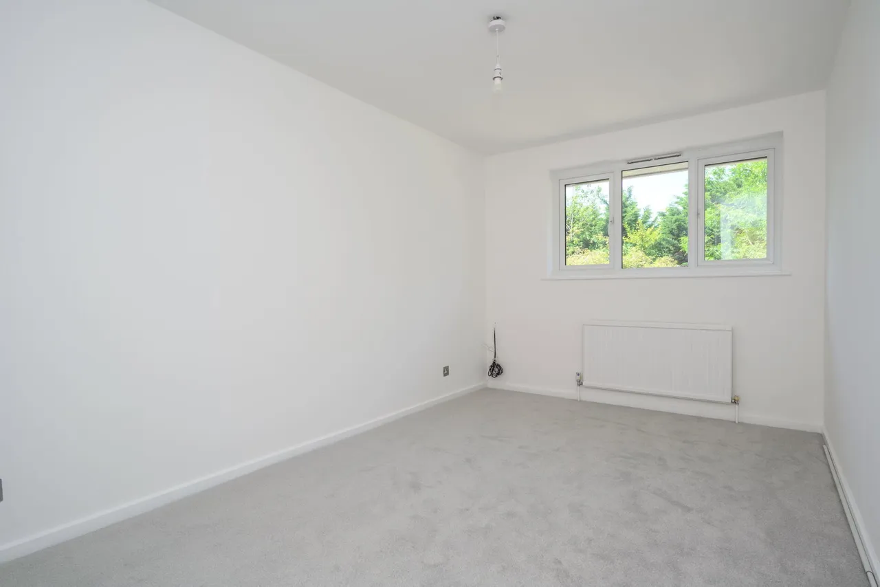 Alexandra Close, Walton-on-thames, photo 9
