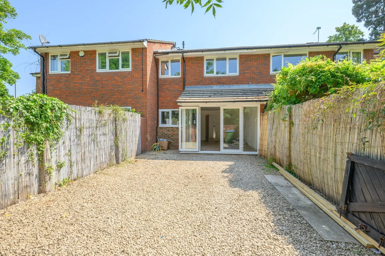 Alexandra Close, Walton-on-thames, photo 6
