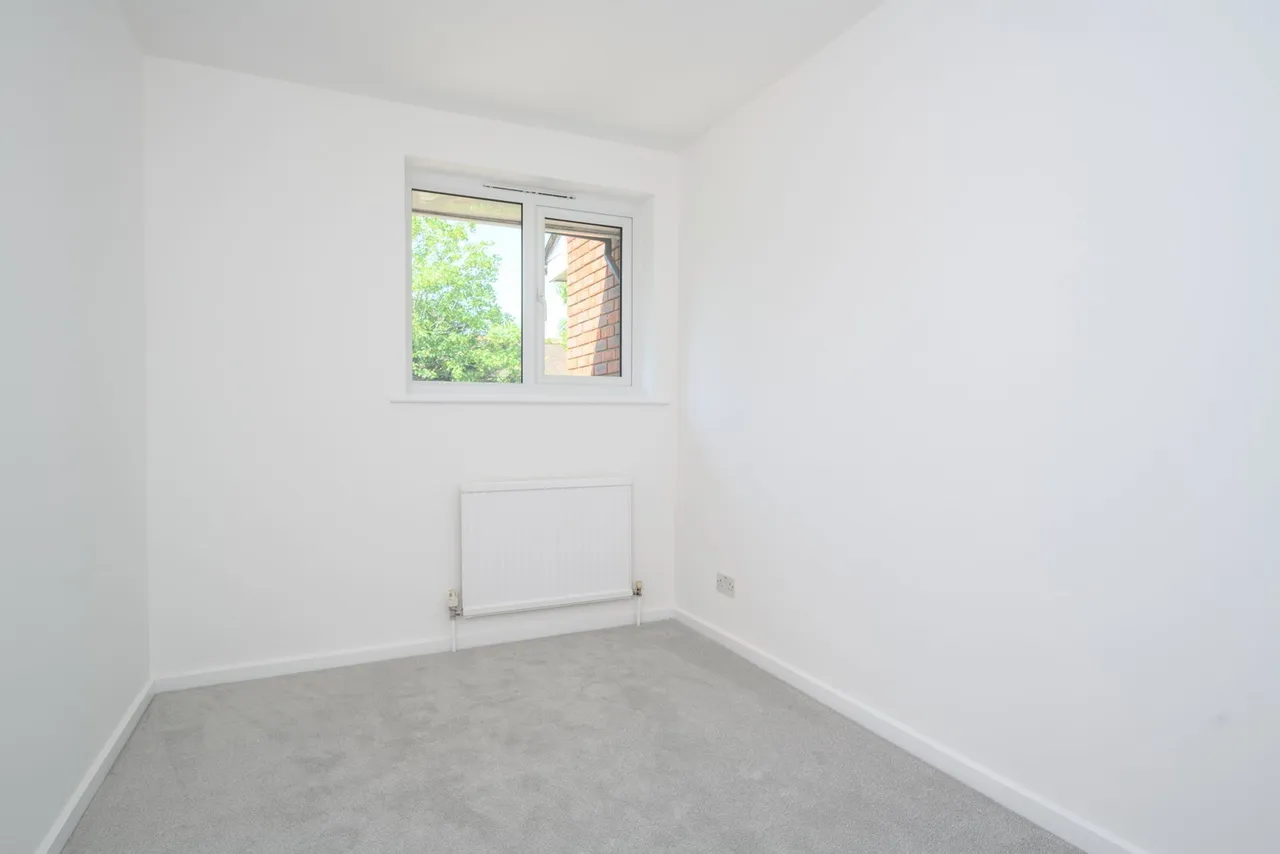 Alexandra Close, Walton-on-thames, photo 10