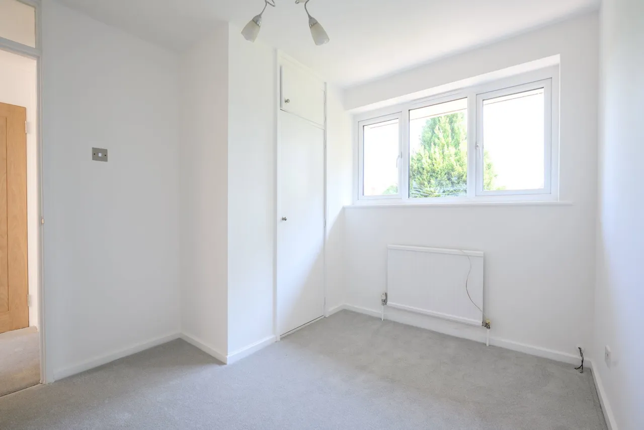 Alexandra Close, Walton-on-thames, photo 11