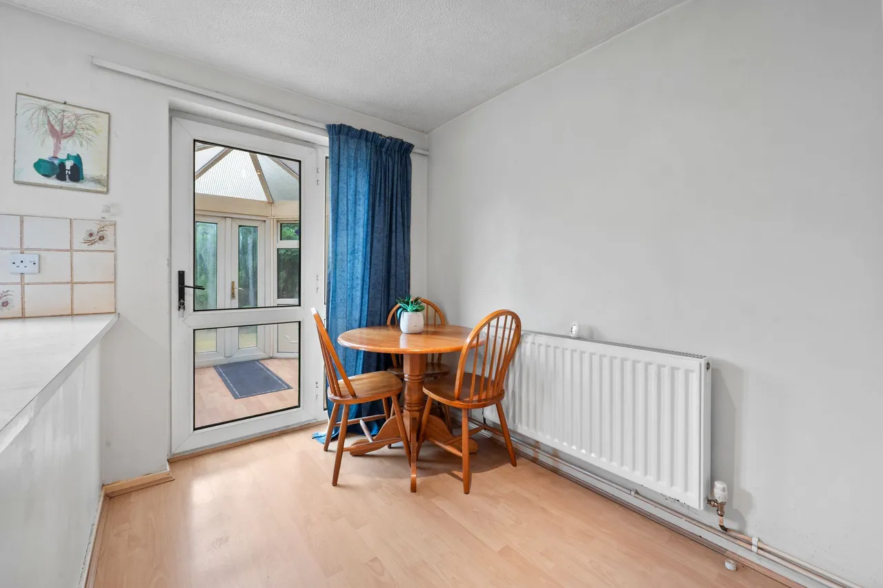Wiltshire Close, Woolston, Warrington, Warrington, WA1 4DA, photo 9