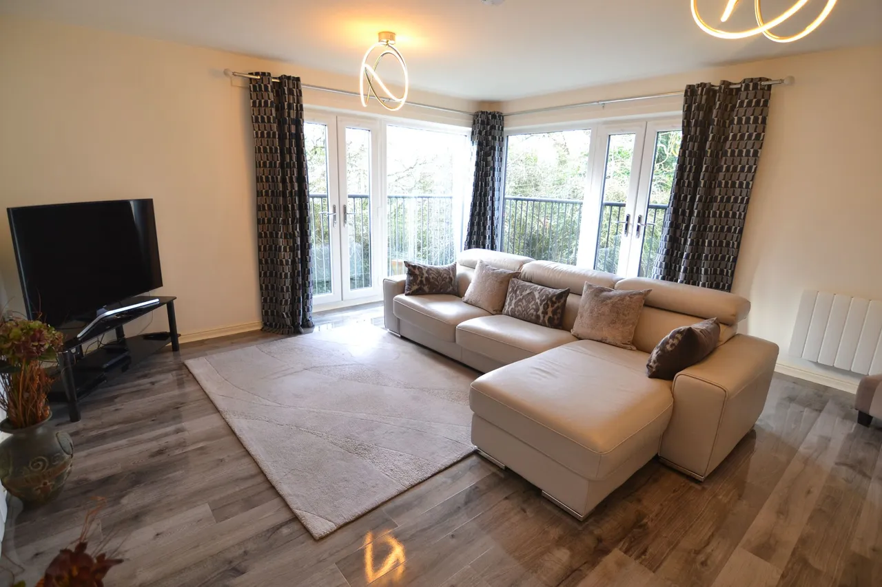 2 bed flat for sale — Deans Gate, Willenhall, West Midlands, WV13 3NH
