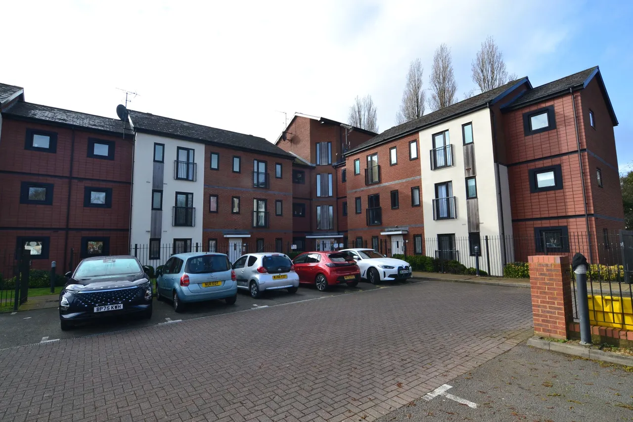 Deans Gate, Willenhall, West Midlands, WV13 3NH, photo 4