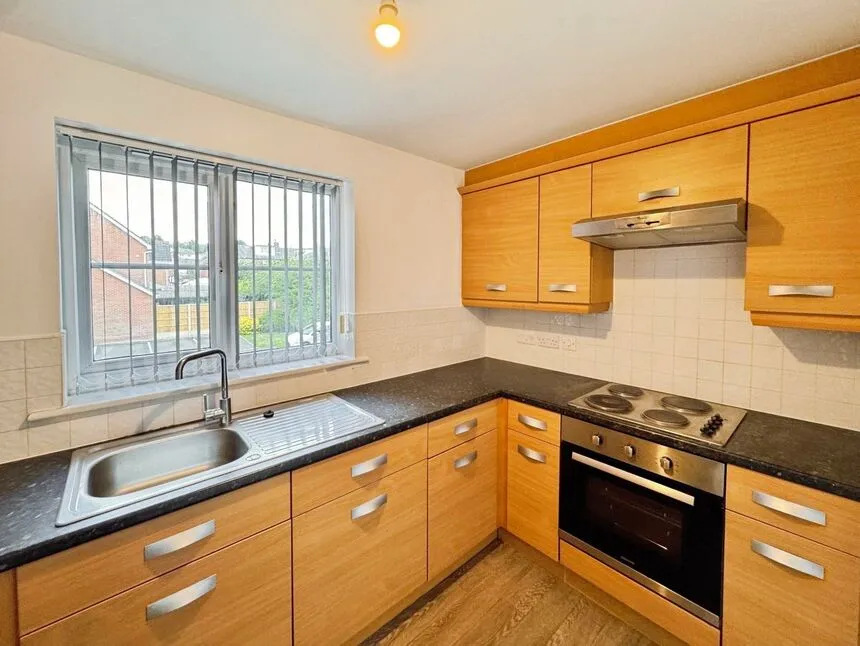Queen Street, Cleckheaton, West Yorkshire, BD19, photo 2
