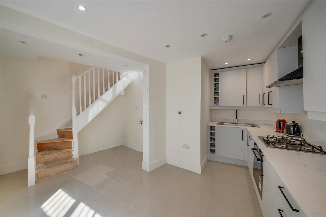 Prout Grove, Neasden, NW10, photo 3