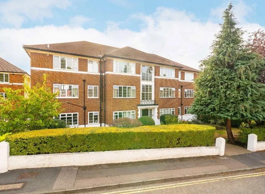 3 bed flat for sale, Raymond Road, Wimbledon, SW19