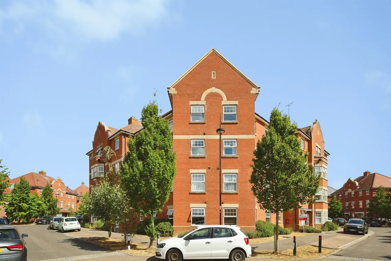 2 bed flat for sale, Reid Crescent, Hellingly, BN27
