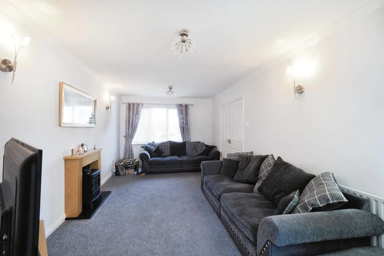 Elmhurst Drive, Sutton-in-ashfield, NG17, photo 2