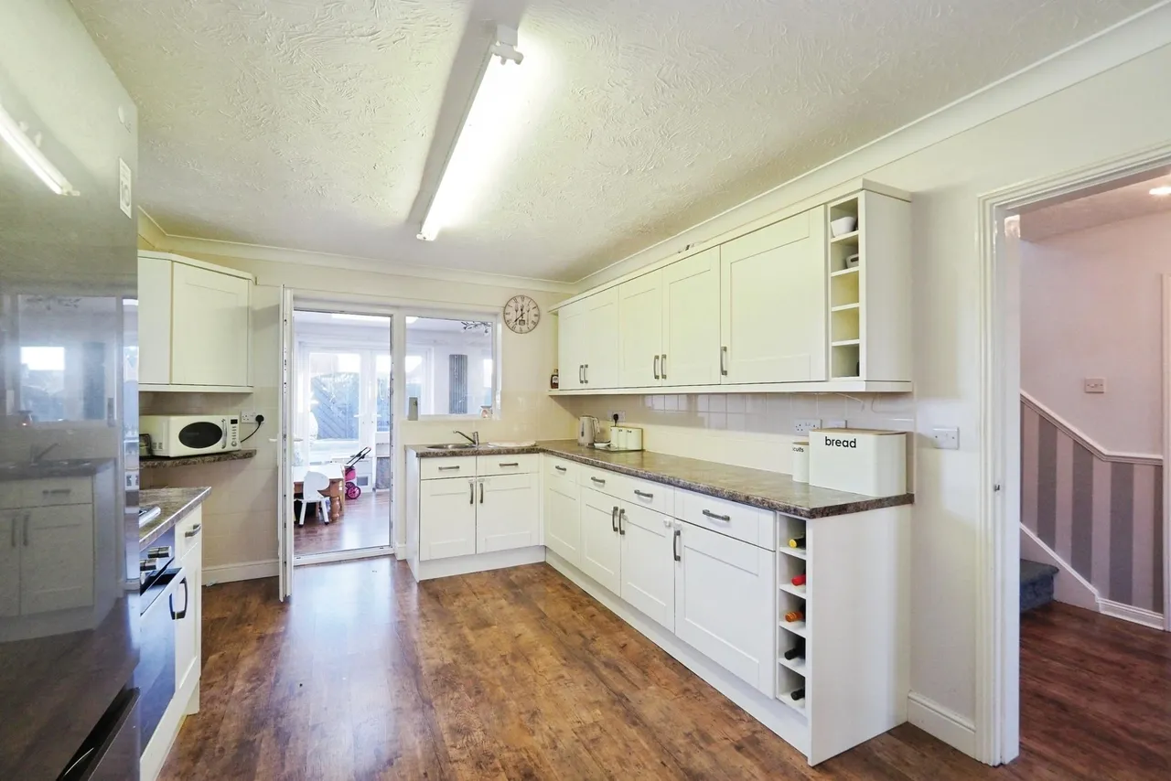Elmhurst Drive, Sutton-in-ashfield, NG17, photo 3