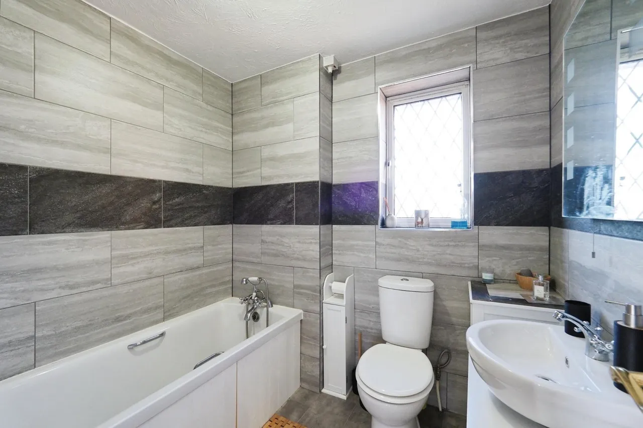 Elmhurst Drive, Sutton-in-ashfield, NG17, photo 17
