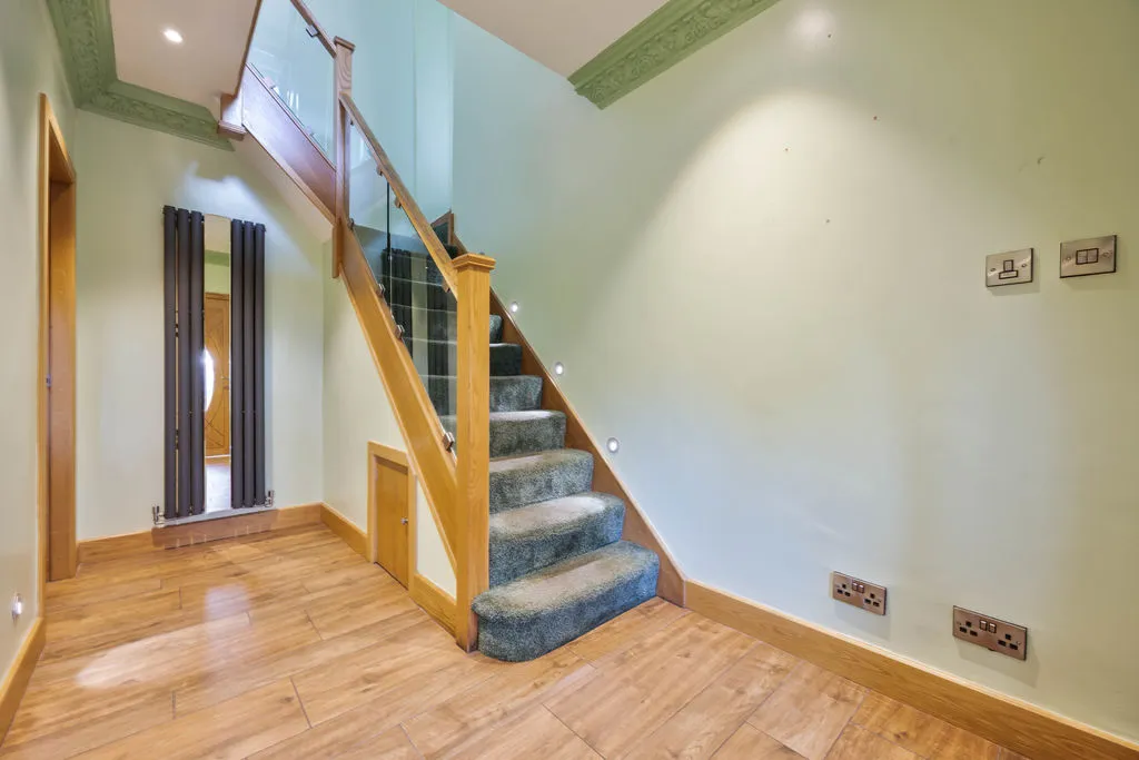 Stroud Close, Whelley, photo 10
