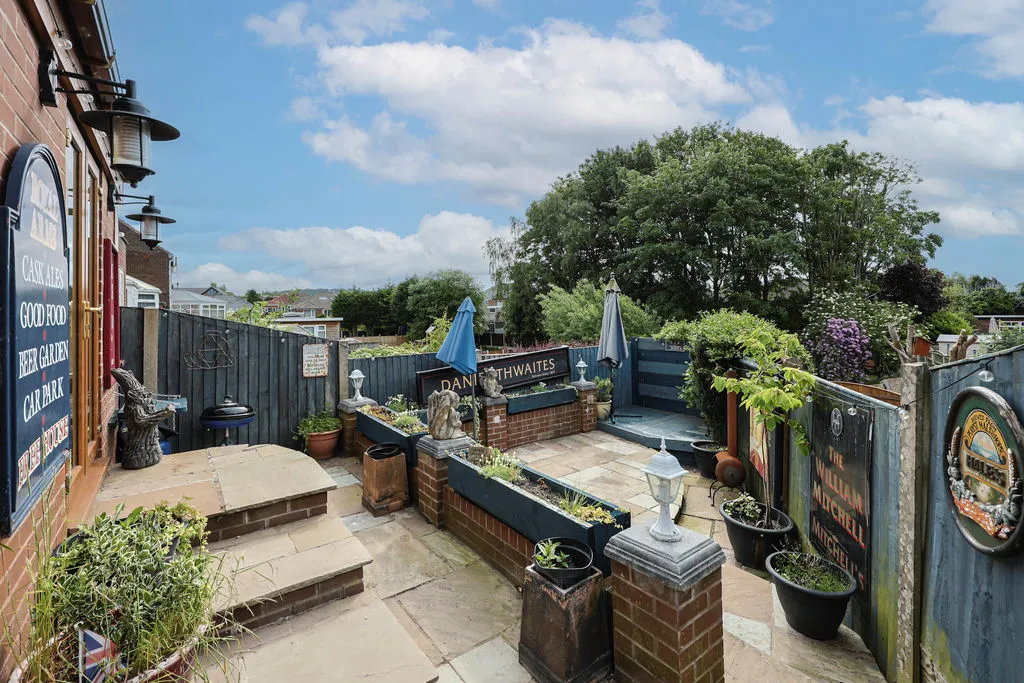 Stroud Close, Whelley, photo 2