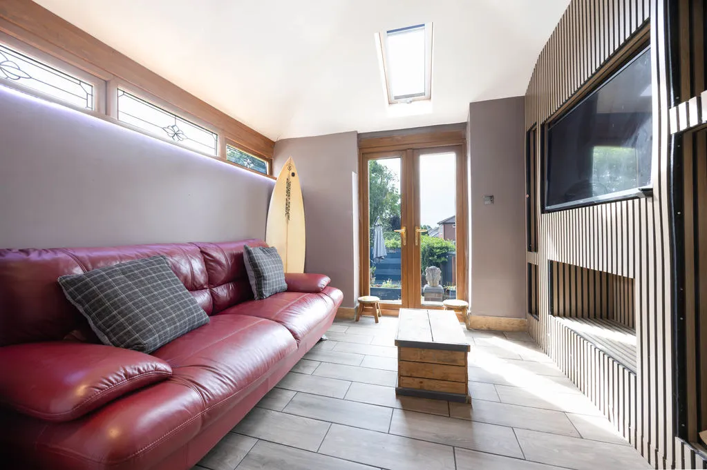 Stroud Close, Whelley, photo 6