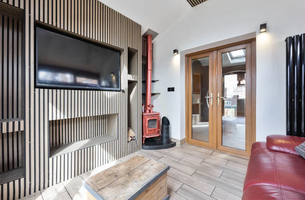 Stroud Close, Whelley, photo 5