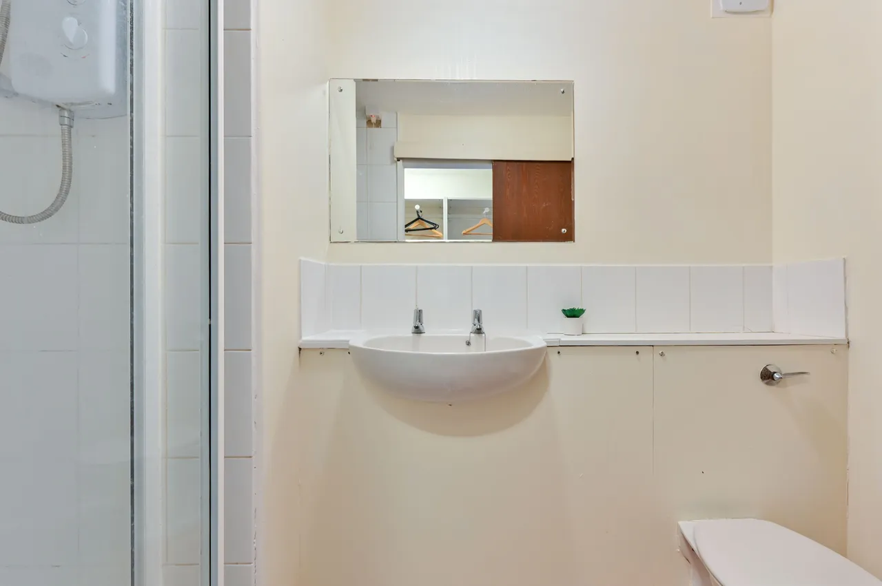 40 St Peters Close, College Gardens, London, photo 7