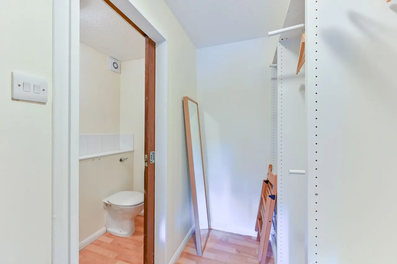 40 St Peters Close, College Gardens, London, photo 6
