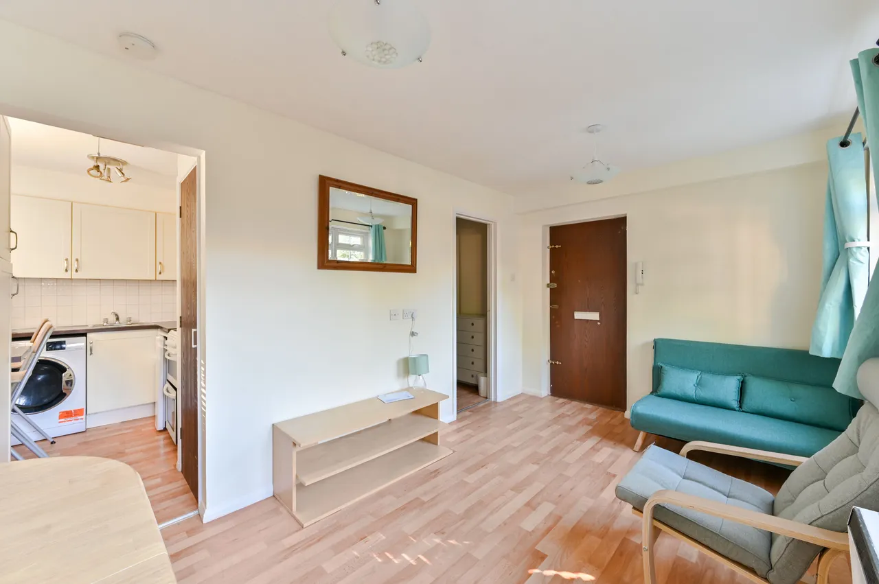 40 St Peters Close, College Gardens, London, photo 4