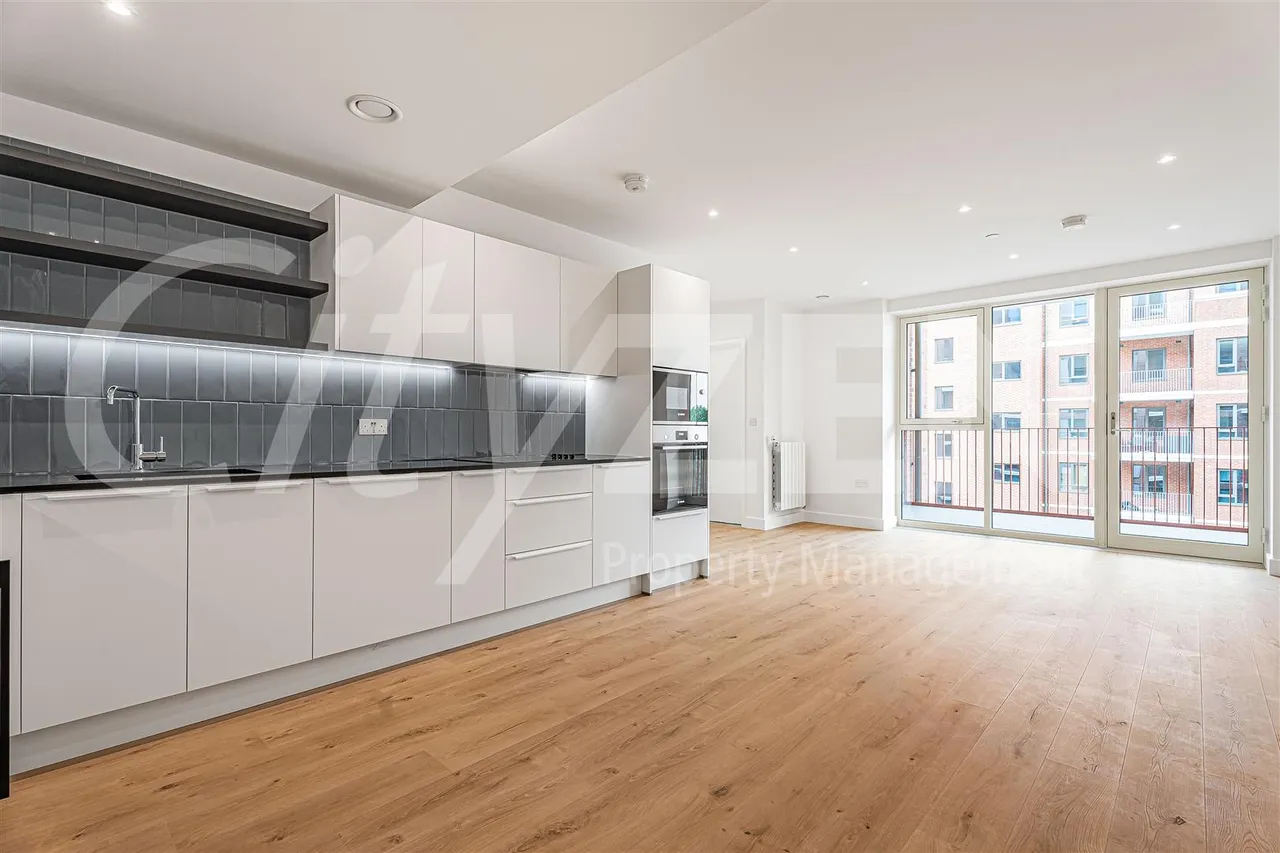 9 Southlake Road, London, SE28 0PE, photo 2
