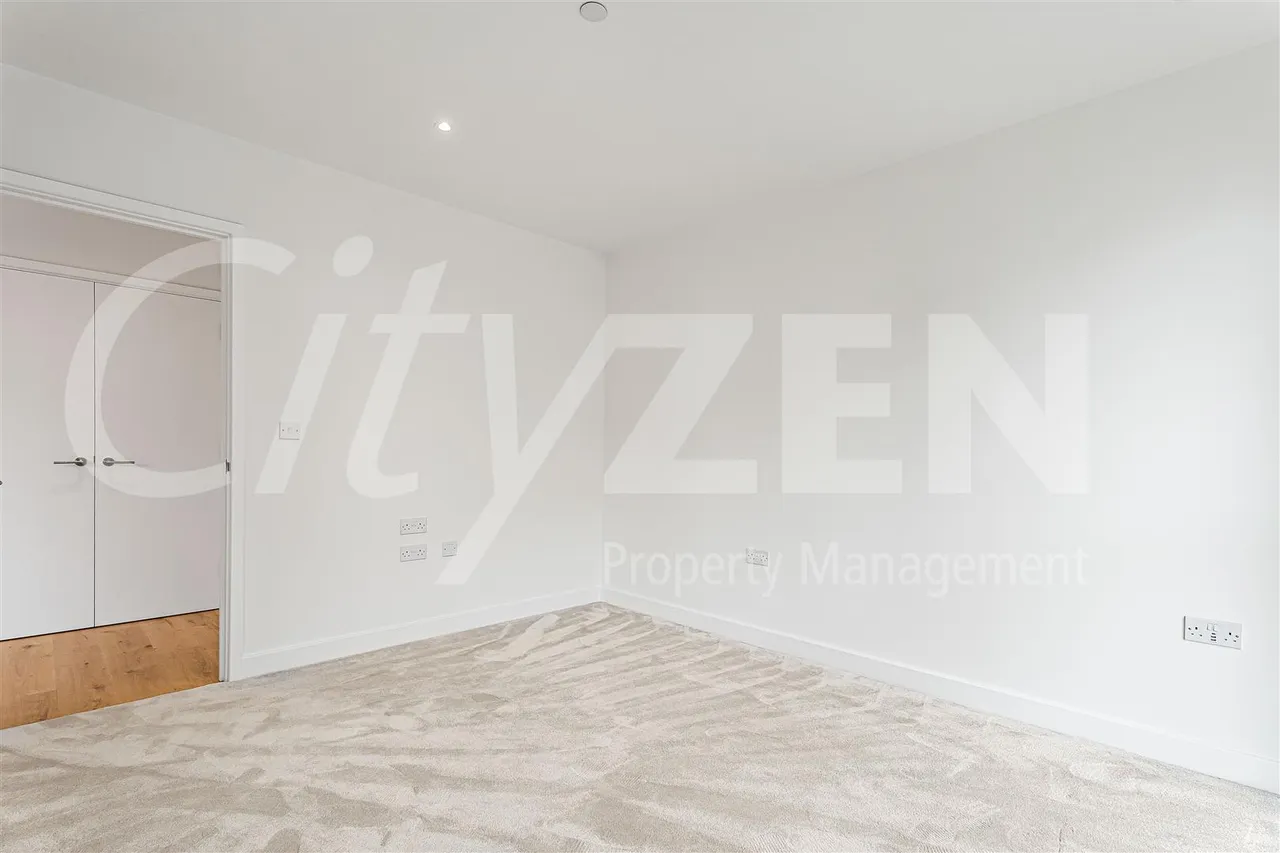 9 Southlake Road, London, SE28 0PE, photo 11