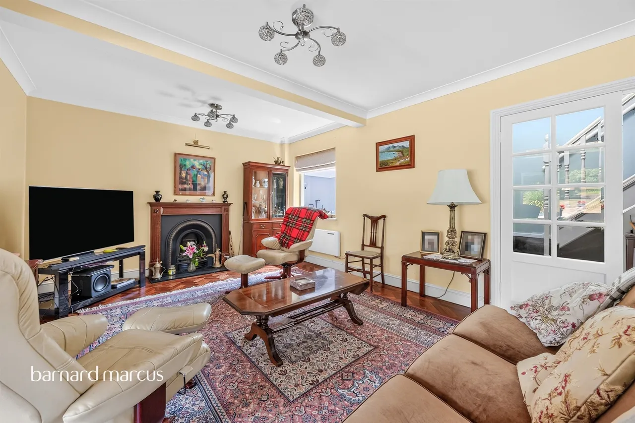 Meadow Hill, Purley, CR8, photo 2