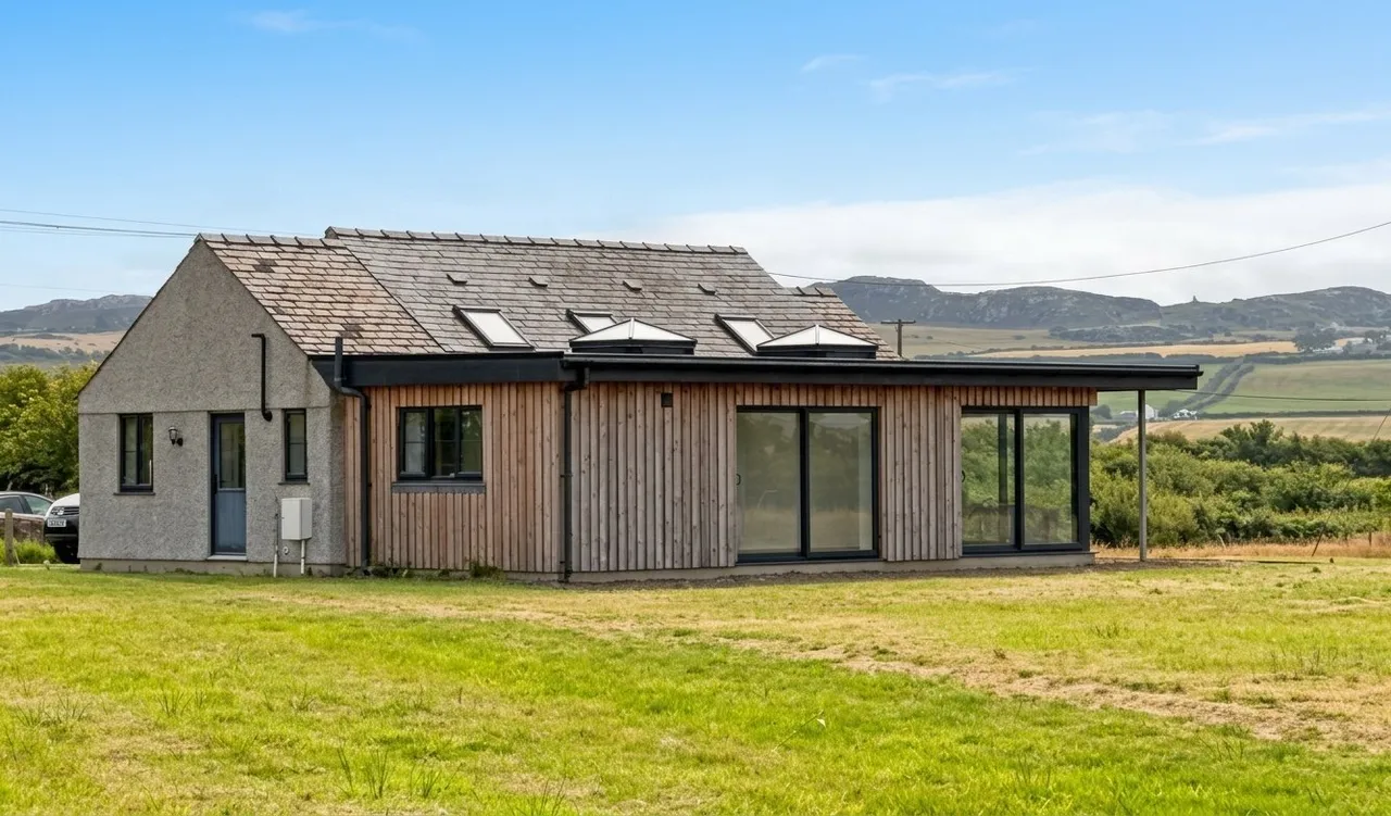 4 bed house for sale, Llandyfrydog, Llannerch-y-Medd