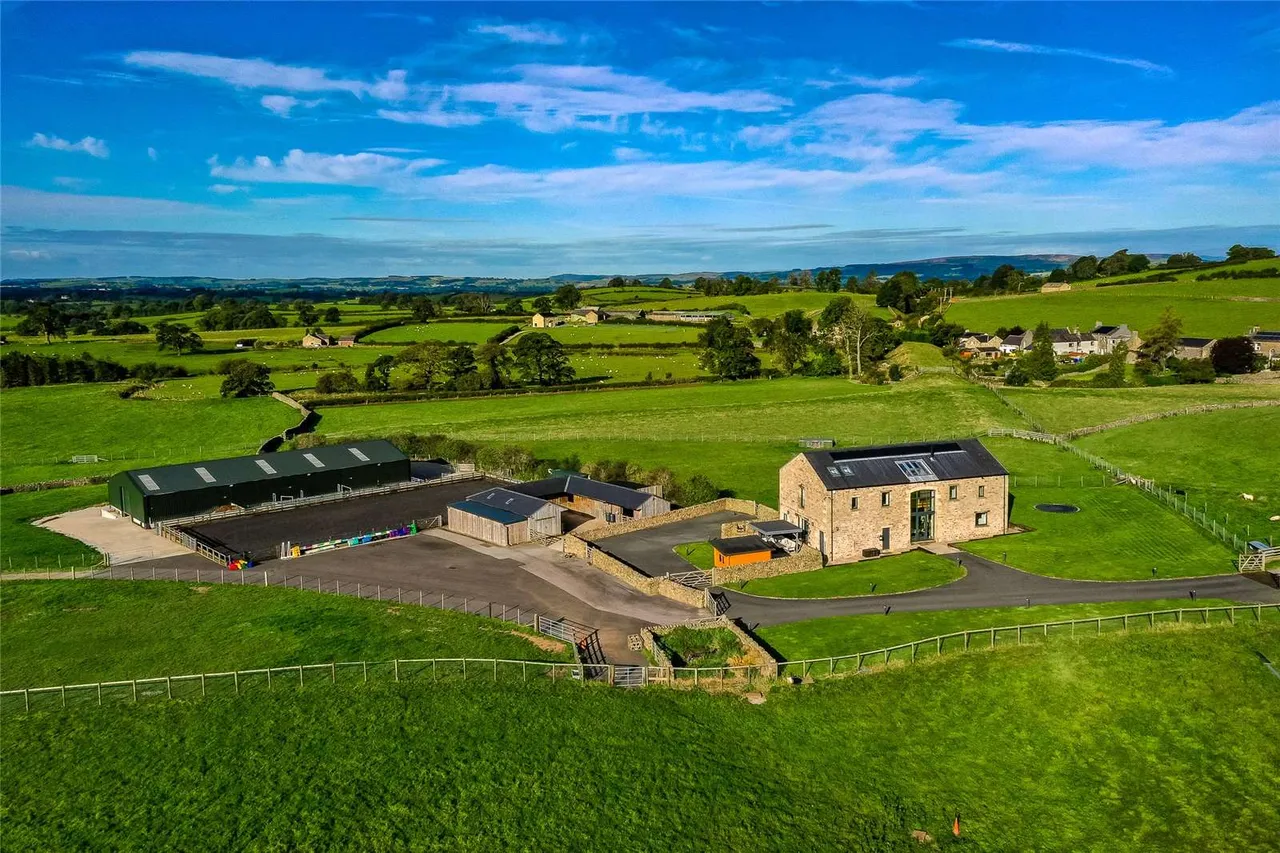 5 bed new development for sale — Ingleborough View Barn, Westhouse, Ingleton, North Yorkshire, LA6 3NZ