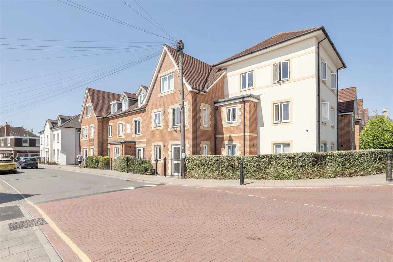 1 bed flat for sale, Newbury, Gillingham, SP8
