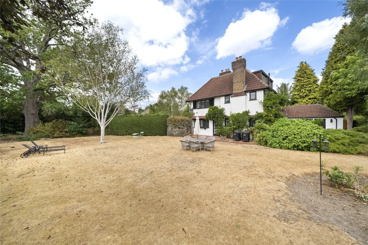 High Pine Close, Weybridge, KT13, photo 16