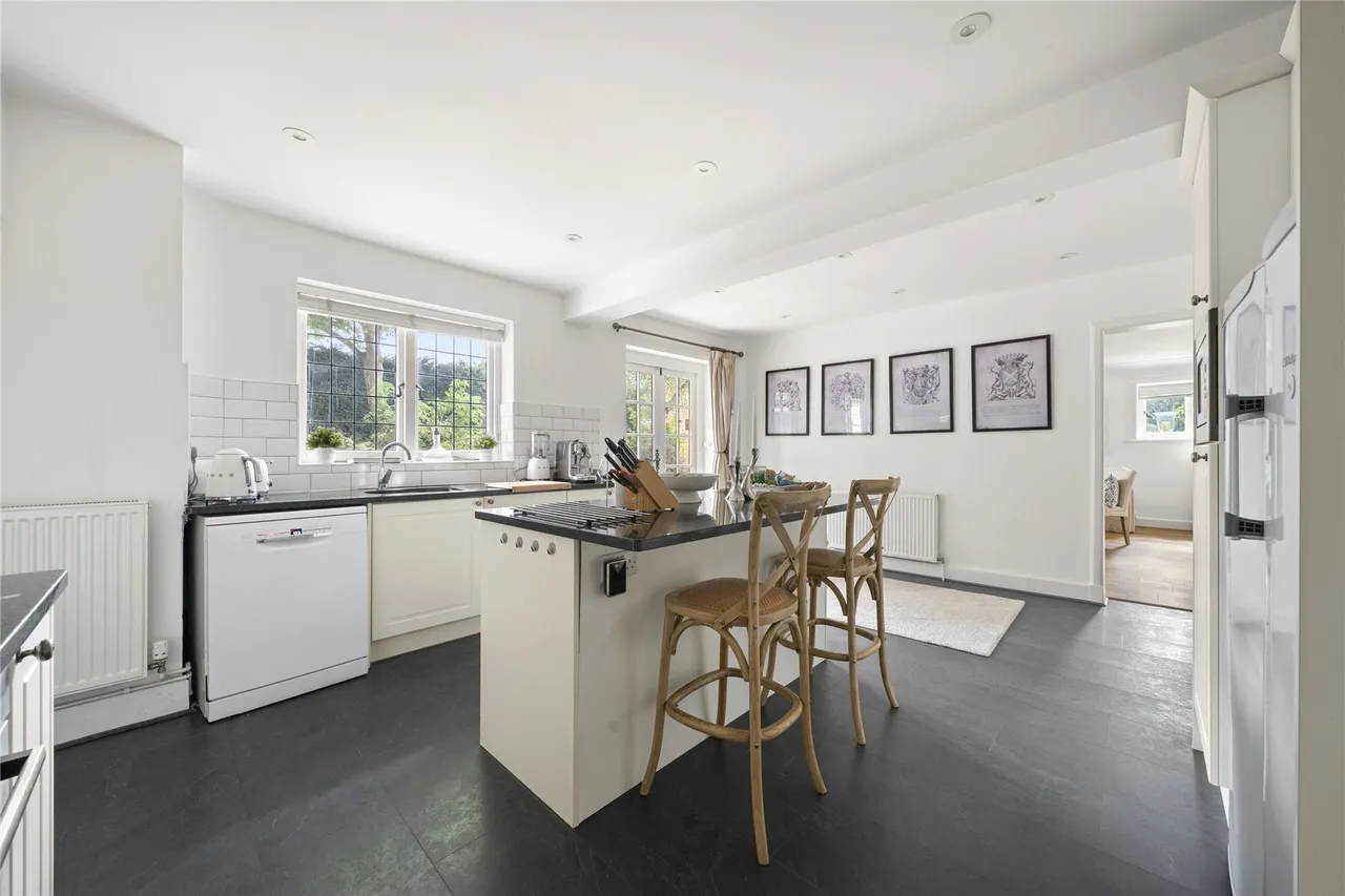 High Pine Close, Weybridge, KT13, photo 4