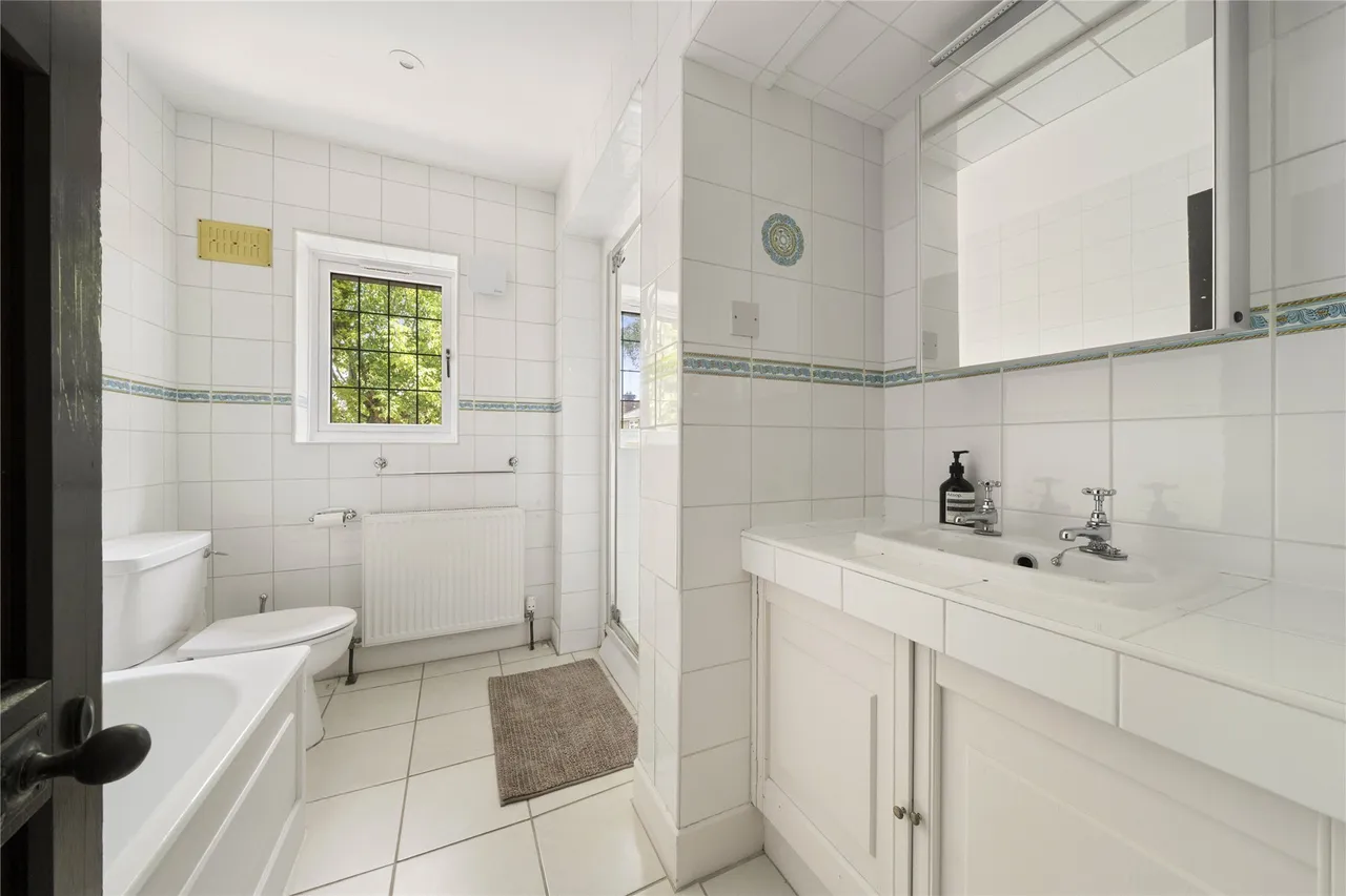 High Pine Close, Weybridge, KT13, photo 10