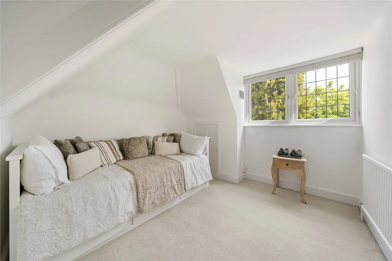 High Pine Close, Weybridge, KT13, photo 14
