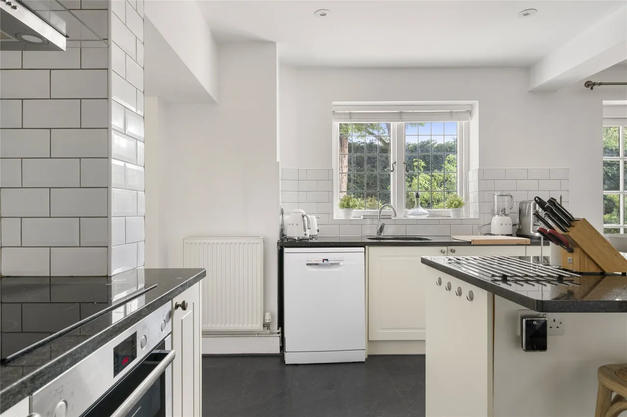 High Pine Close, Weybridge, KT13, photo 5
