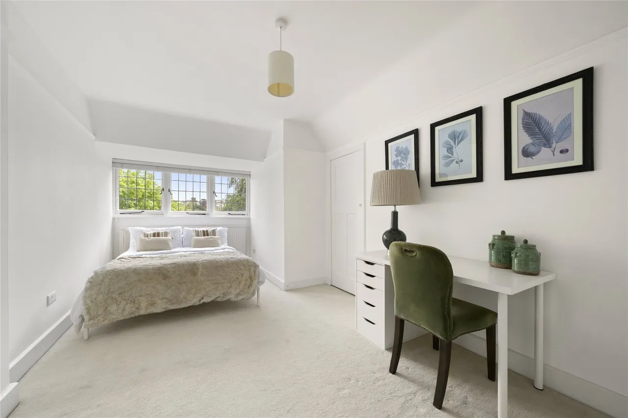 High Pine Close, Weybridge, KT13, photo 12