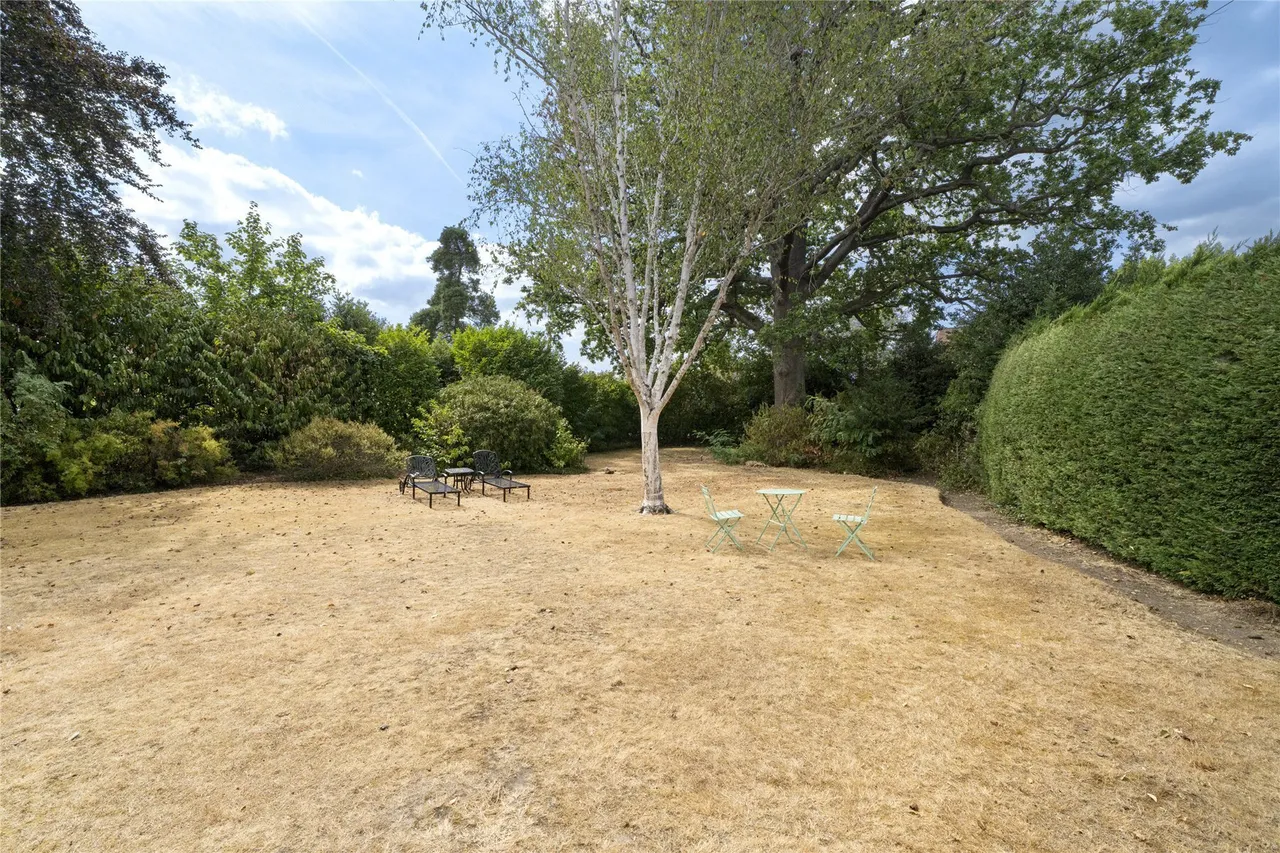 High Pine Close, Weybridge, KT13, photo 15