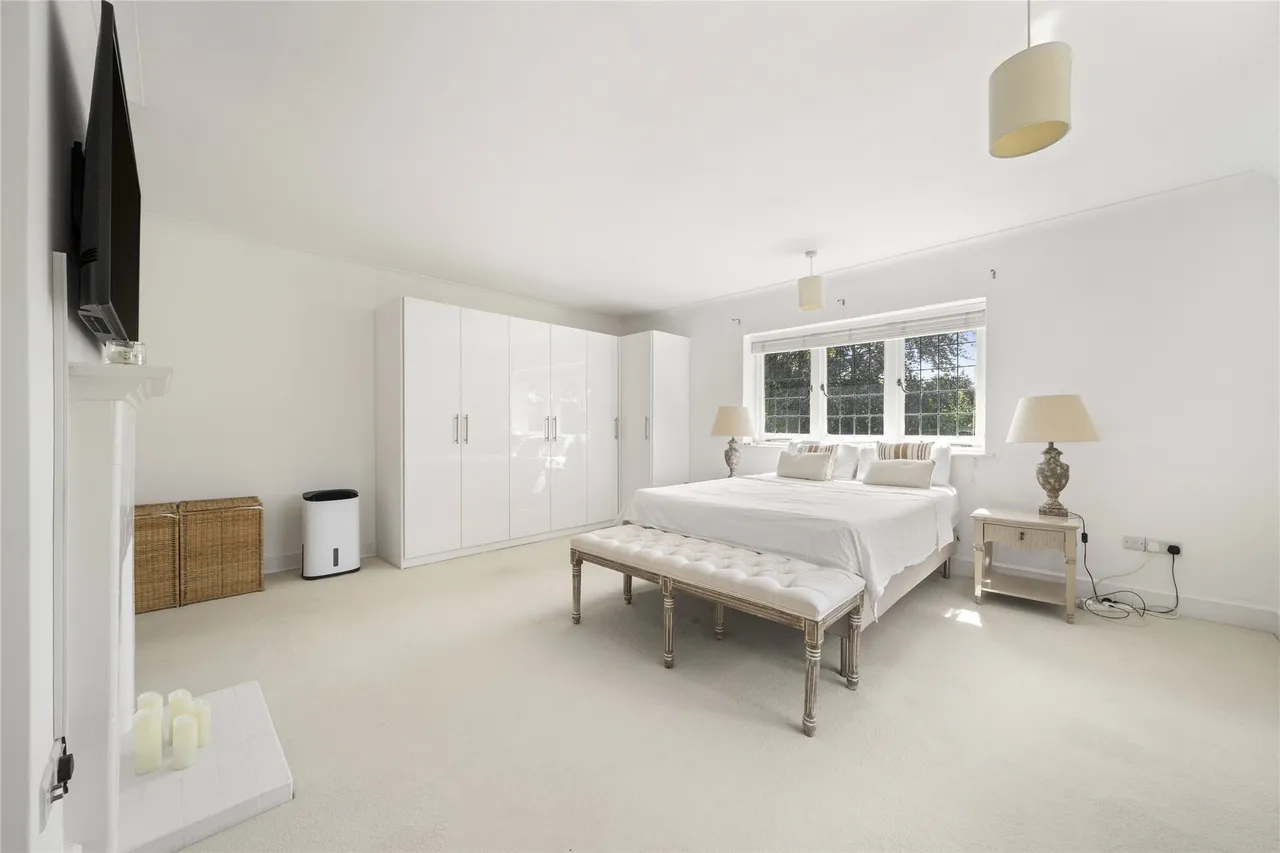 High Pine Close, Weybridge, KT13, photo 11