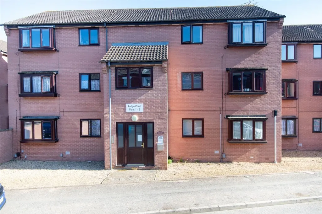 2 bed flat for sale, York Road, Wellingborough, NN8