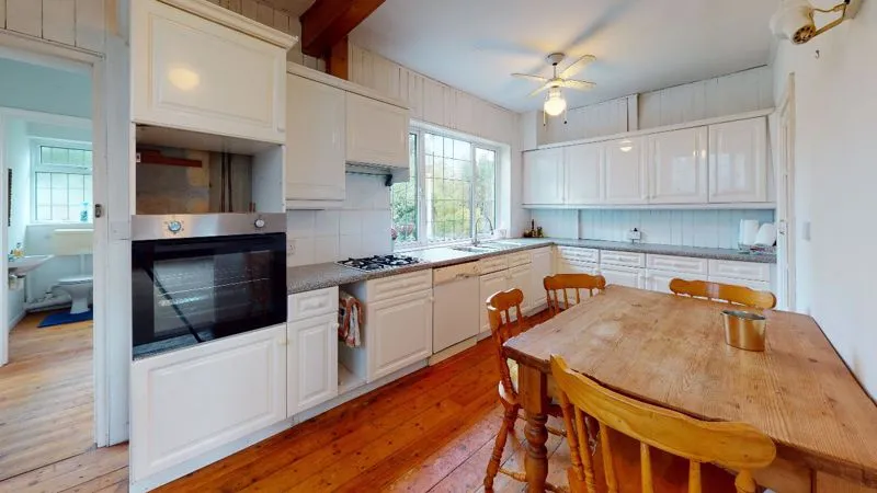 Newlands Avenue, Thames Ditton KT7 0HD, photo 12