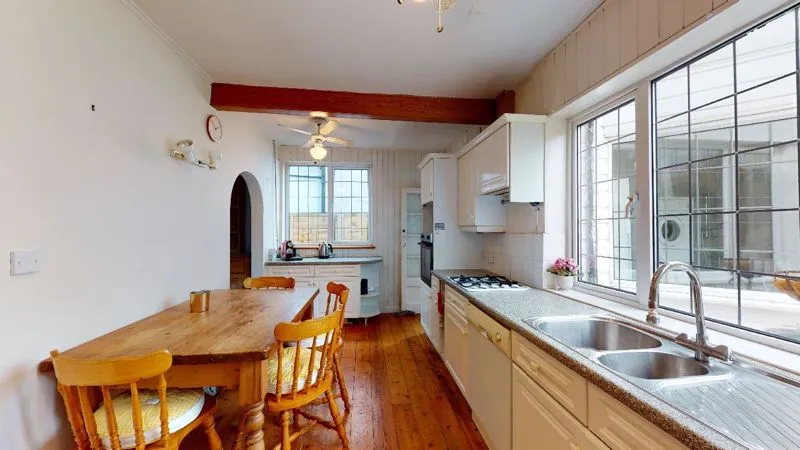 Newlands Avenue, Thames Ditton KT7 0HD, photo 10