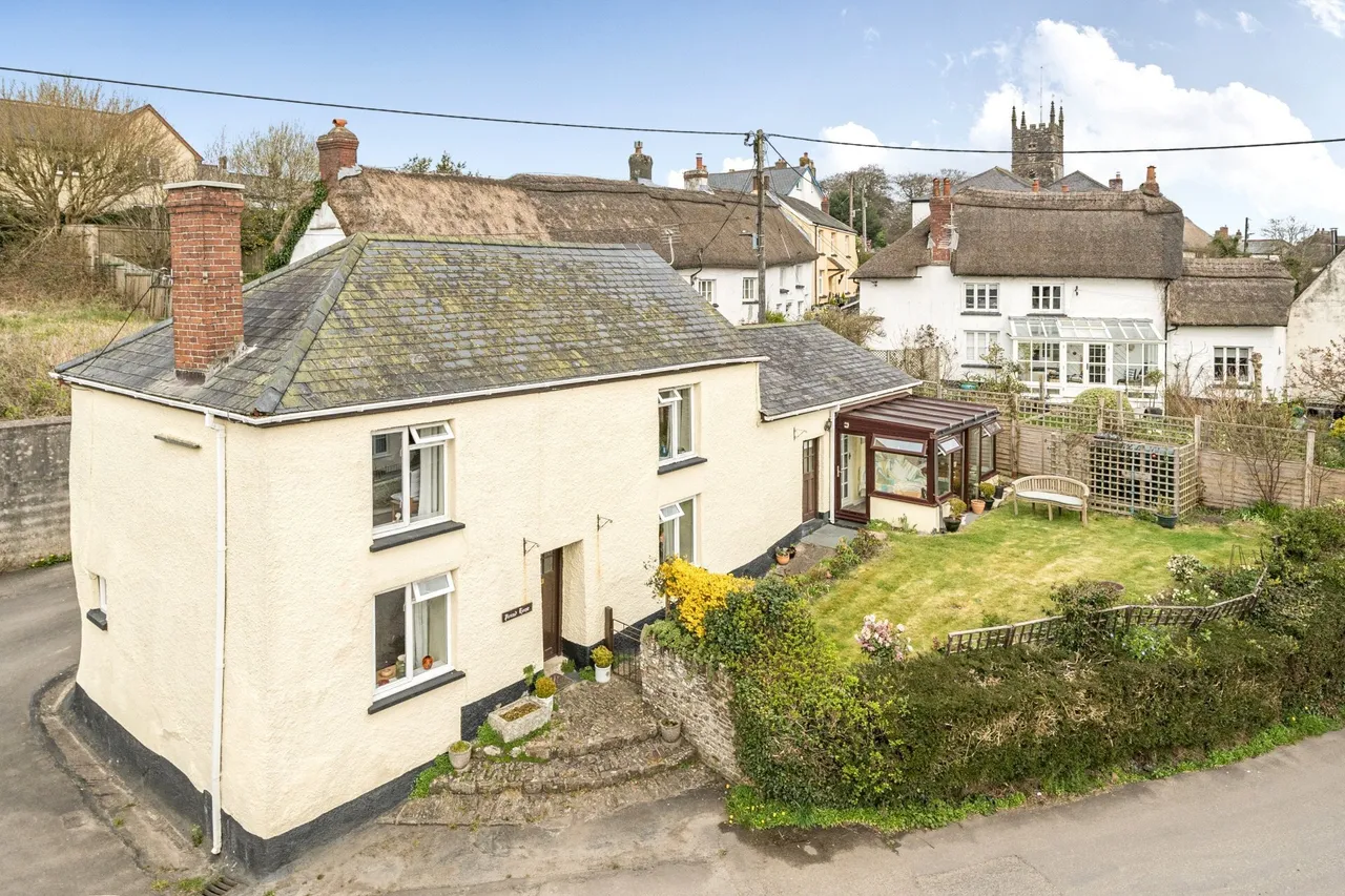 3 bed property for sale, Exeter Road, Winkleigh, EX19