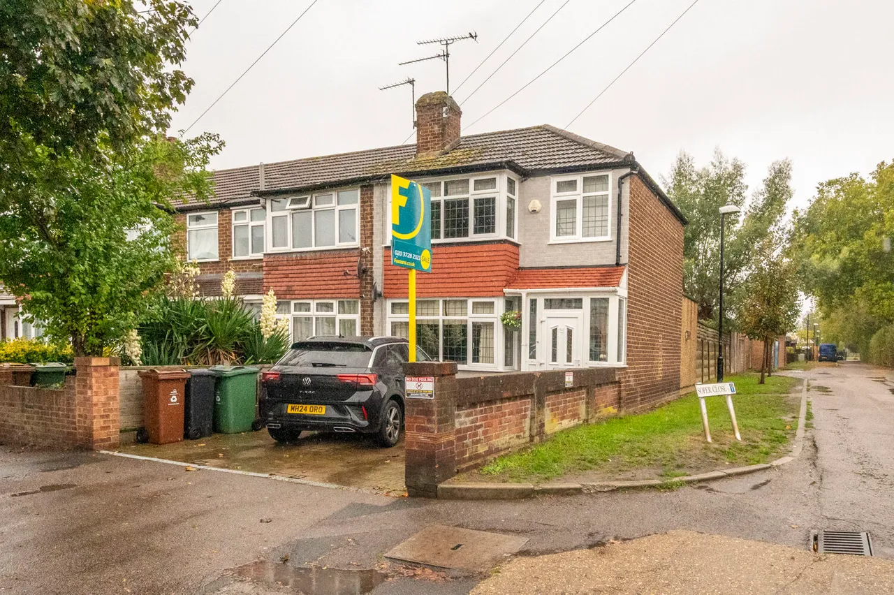 2 bed house for sale, London, E4