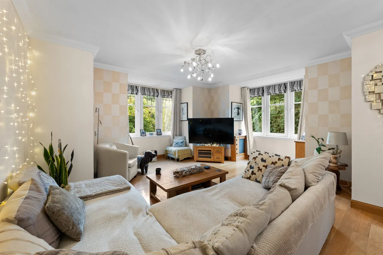 Whitecraigs Court, Giffnock, photo 3