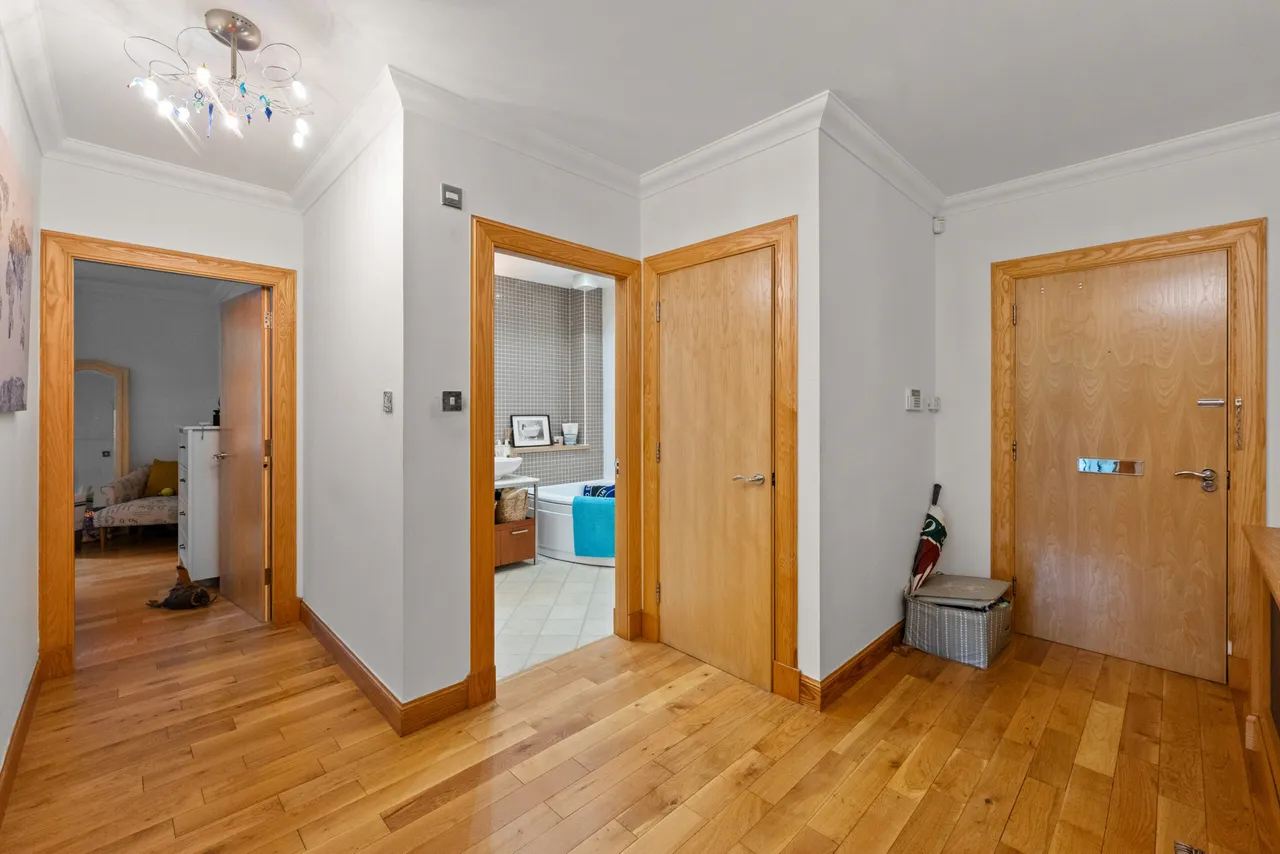 Whitecraigs Court, Giffnock, photo 8