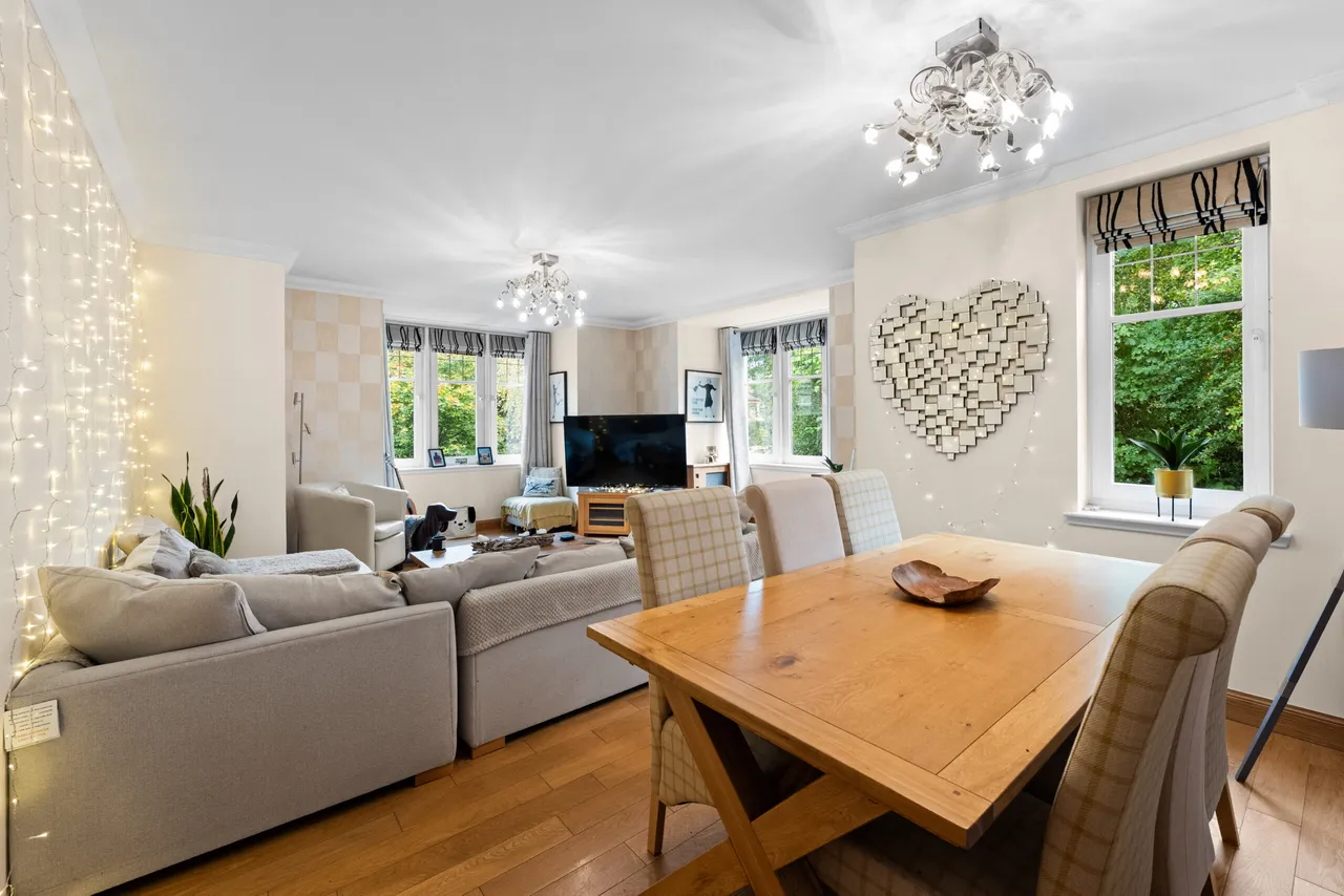 Whitecraigs Court, Giffnock, photo 2