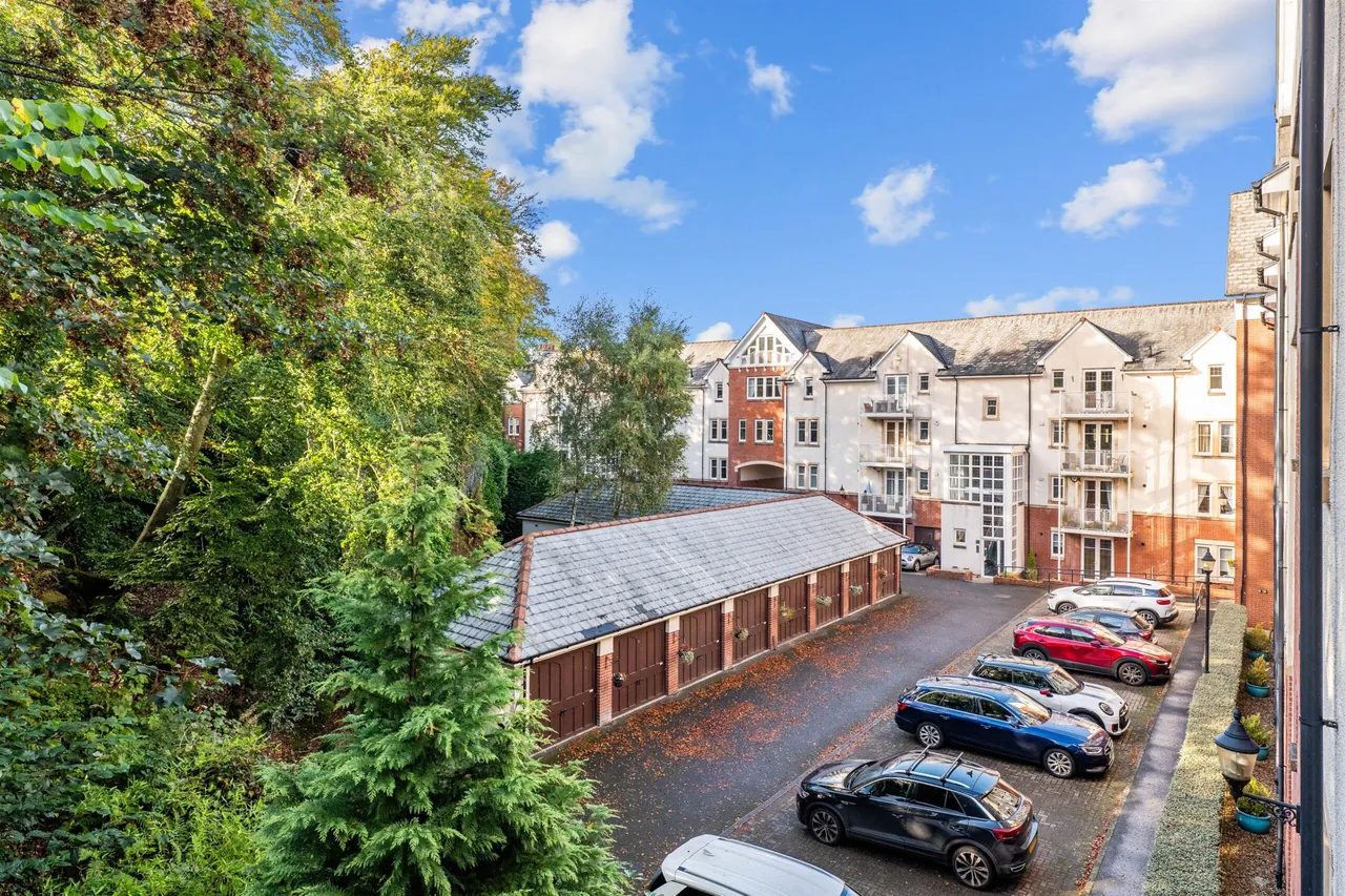 Whitecraigs Court, Giffnock, photo 16