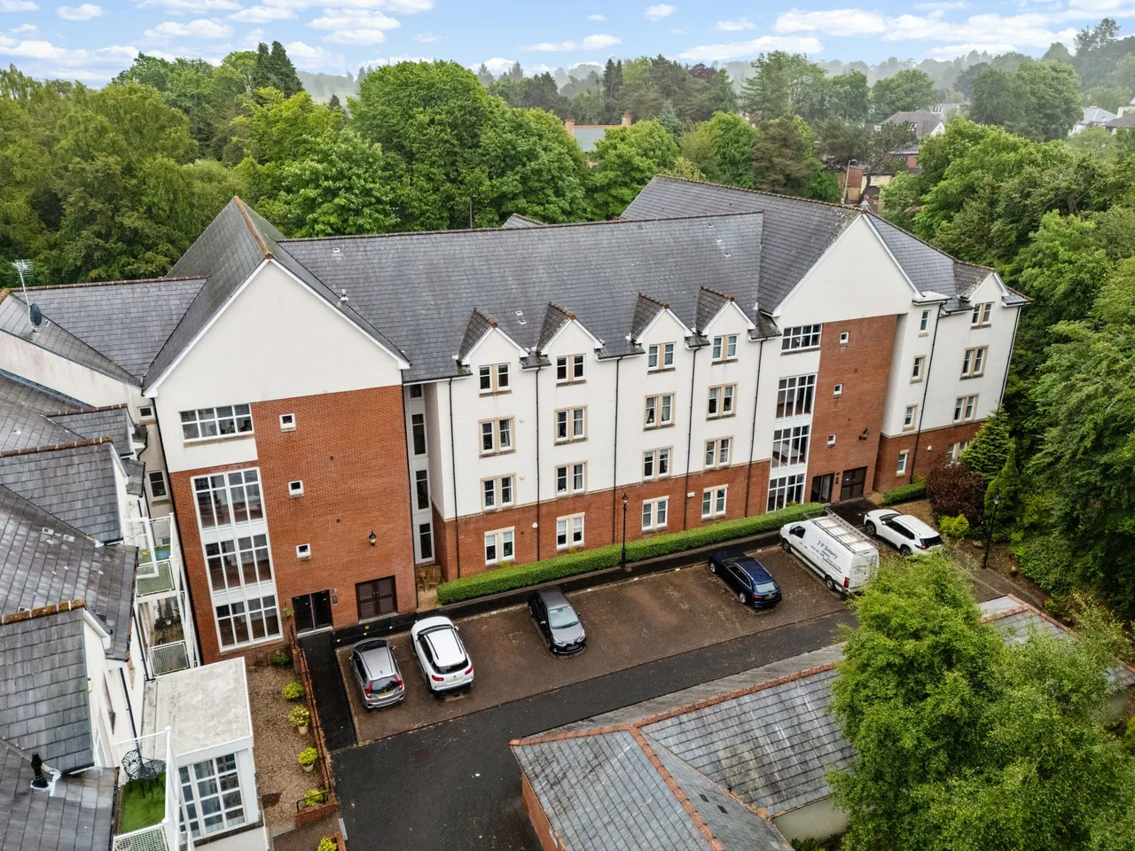 2 bed flat for sale, Whitecraigs Court, Giffnock