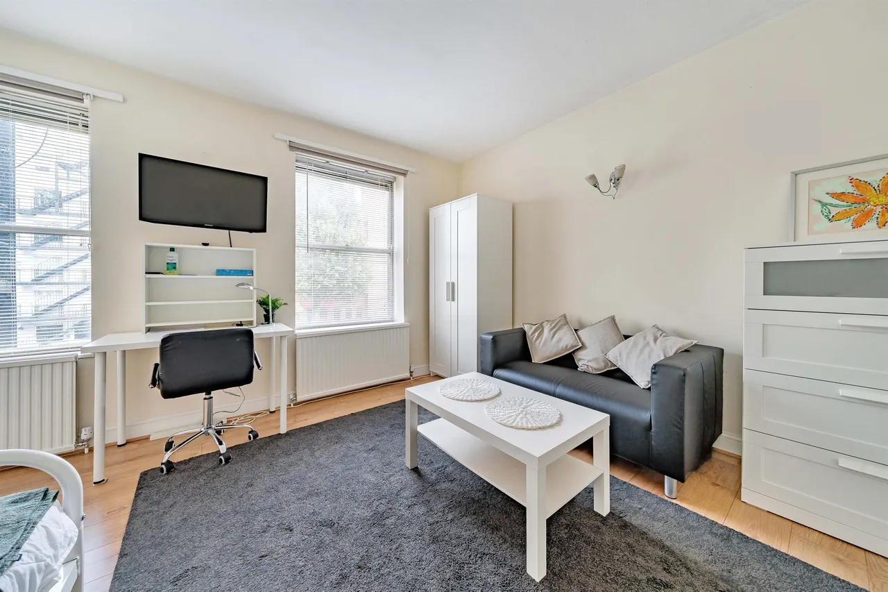 flat for sale — Baldwins Gardens, Holborn, London