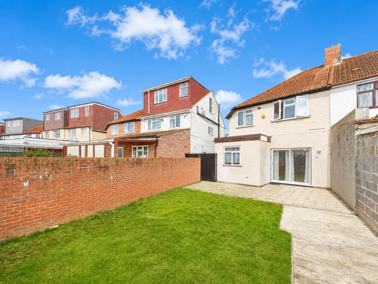Semi-Detached For SaleWalnut Tree Road, Heston, TW5, photo 9