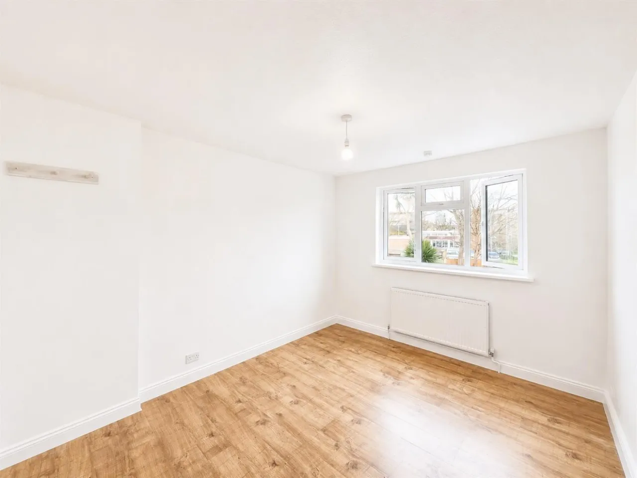 Semi-Detached For SaleWalnut Tree Road, Heston, TW5, photo 8