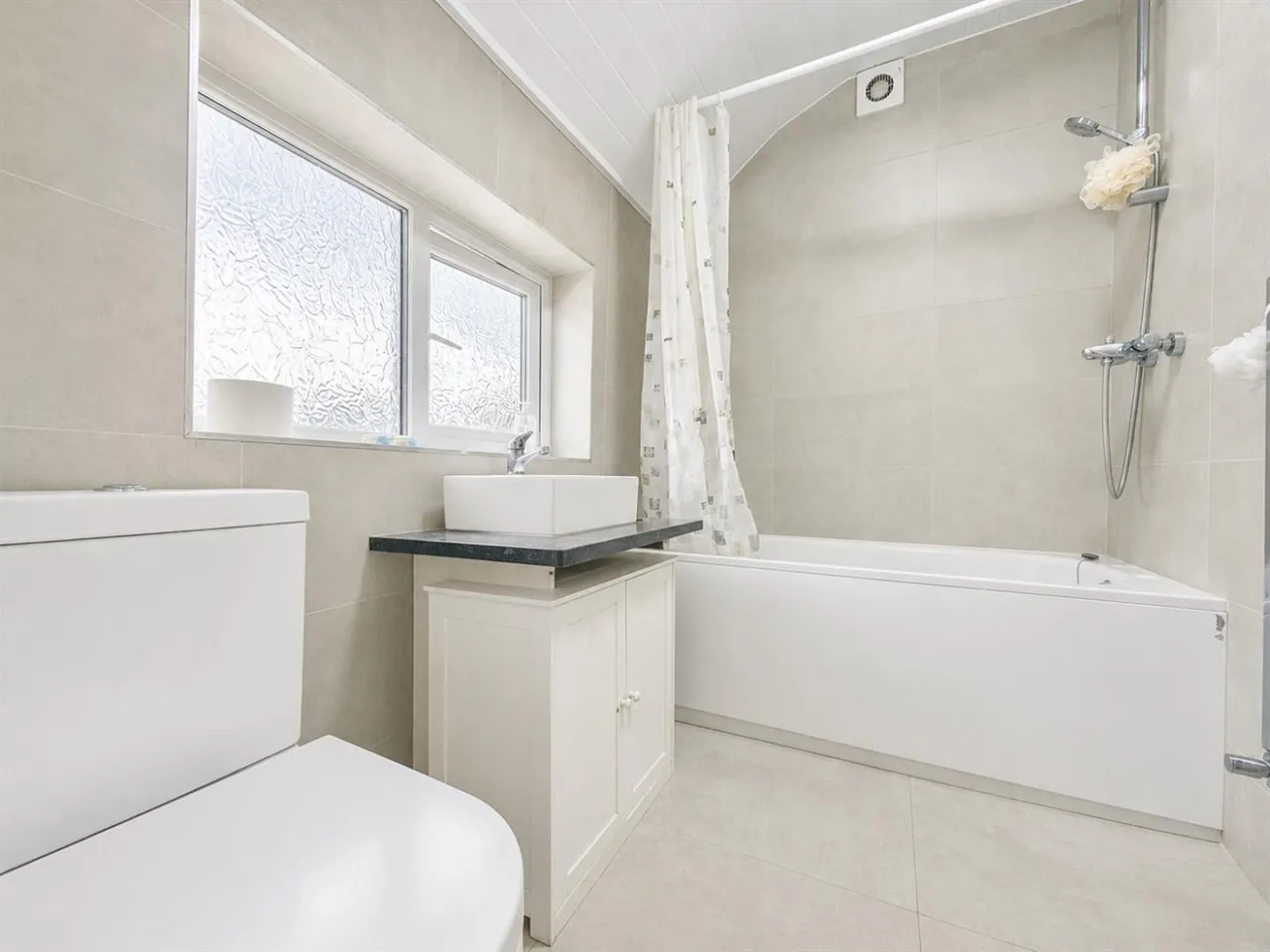 Semi-Detached For SaleWalnut Tree Road, Heston, TW5, photo 7