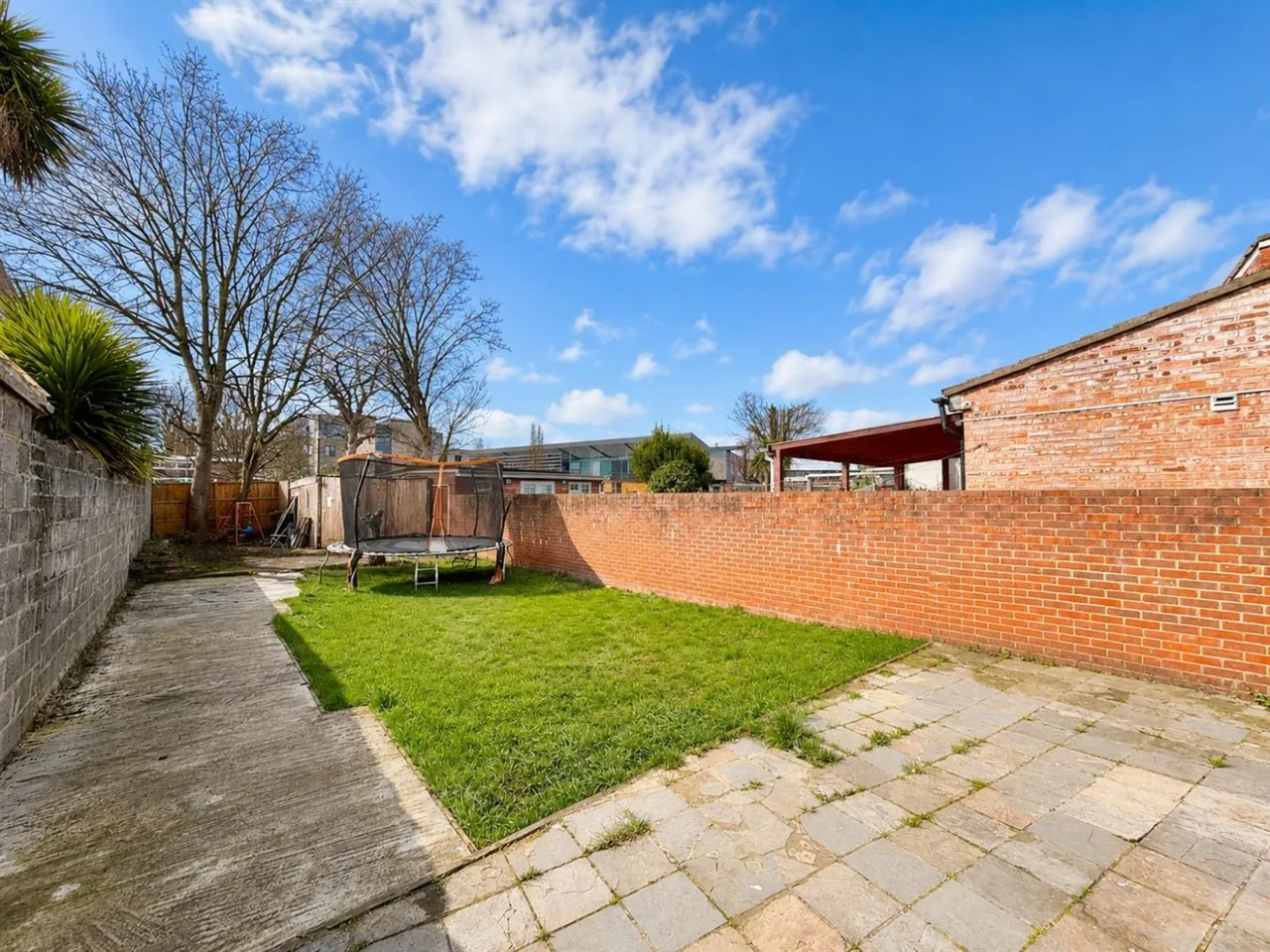 Semi-Detached For SaleWalnut Tree Road, Heston, TW5, photo 6
